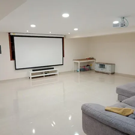 Casa Con Piscina Y Cine